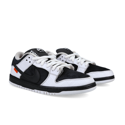 Tightbooth X Dunk Low SB - Front View