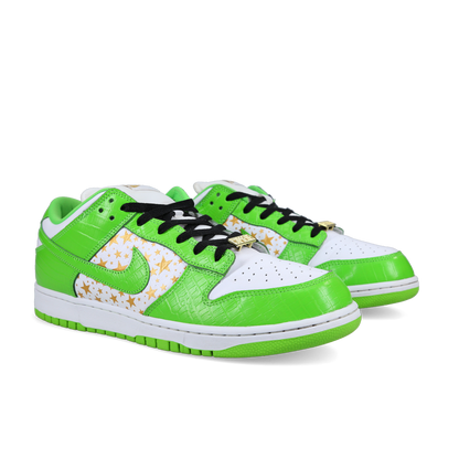 Supreme X Nike SB Dunk Low QS 'Mean Green' - Front View